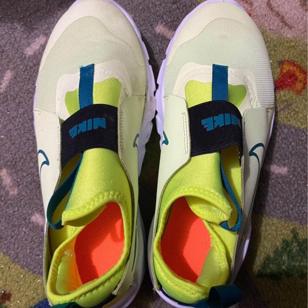 Youth Size 7 Nike shoes